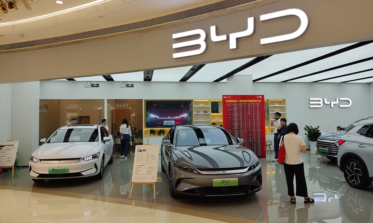 Закон: З 2026 року Україна вводить обмеження на нові китайські авто